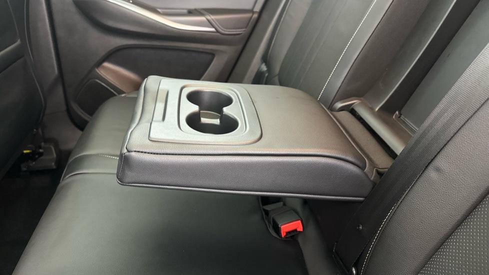 Rear Armrest/ Cup Holder