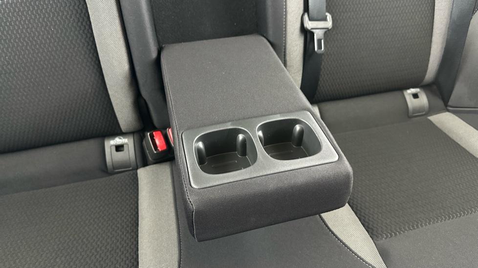 Rear Armrest/ Cup Holder