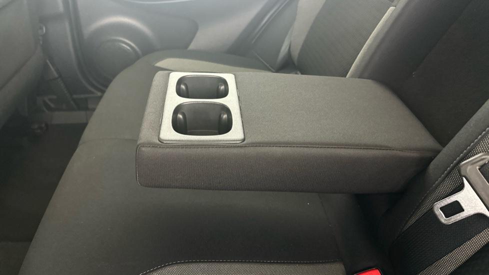 Rear Armrest/ Cup Holder