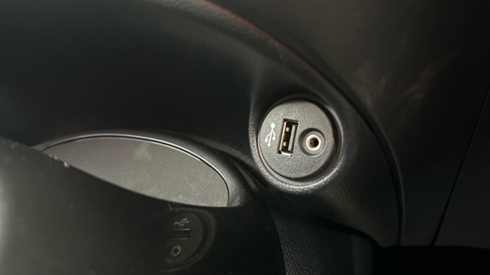 USB/AUX connection 