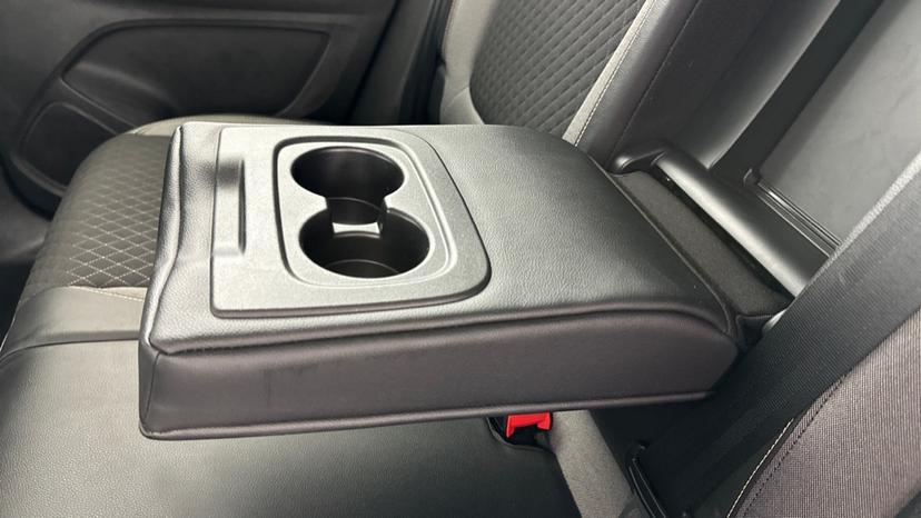 Rear Armrest/ Cup Holder