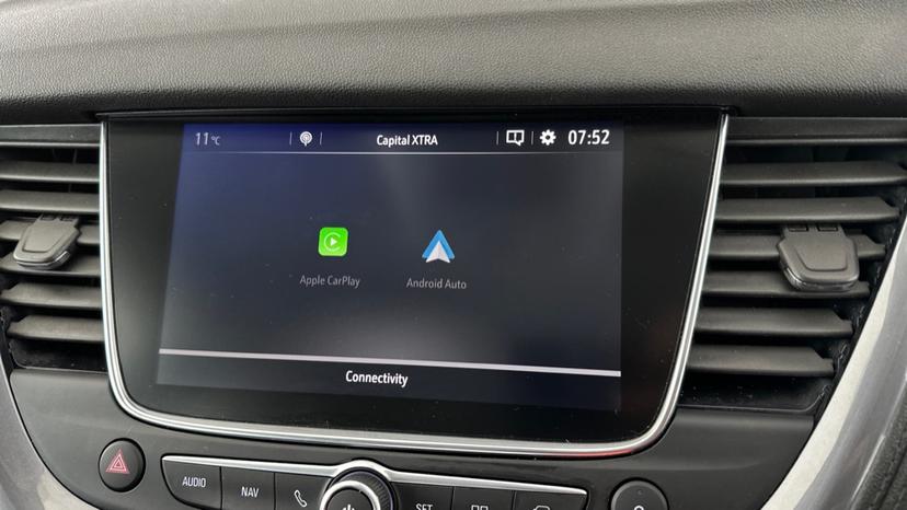 Apple CarPlay / Android Auto 