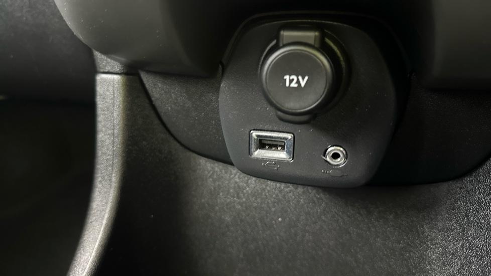 USB/AUX Connection 