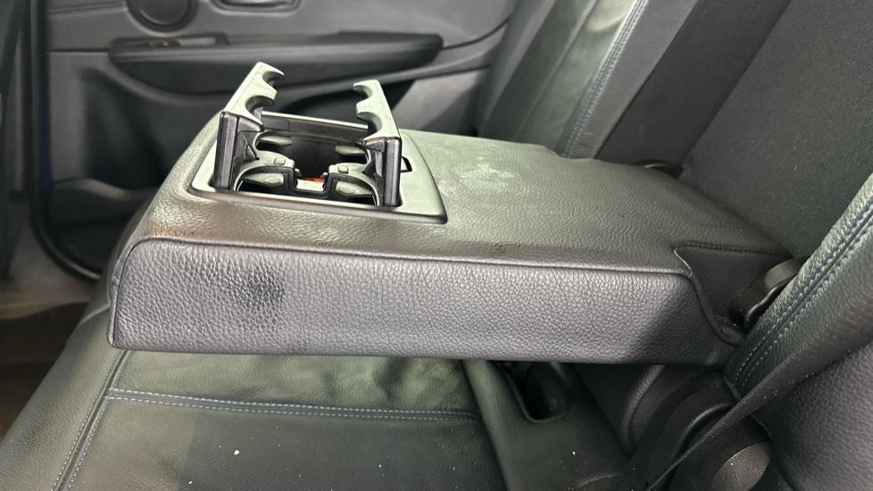 Rear Armrest/ Cup Holder