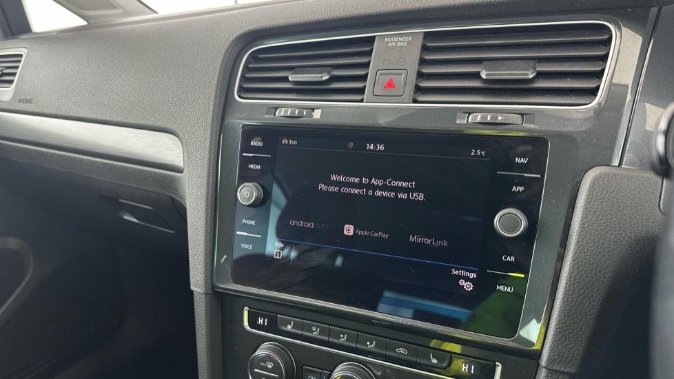 Apple Car Play & Android Auto