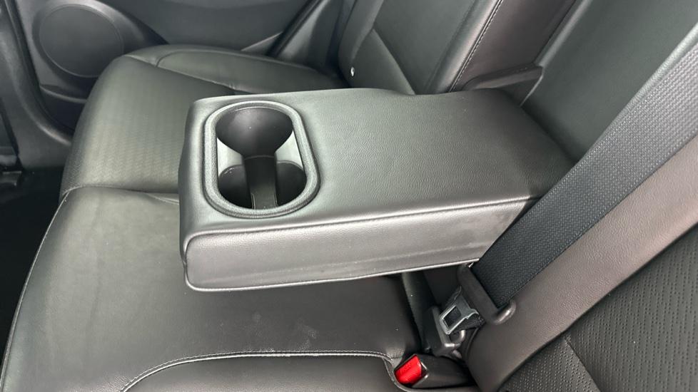 Rear Armrest/ Cup Holder