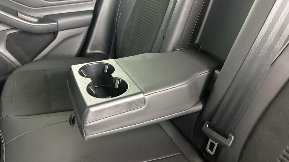 Rear Armrest/ Cup Holder