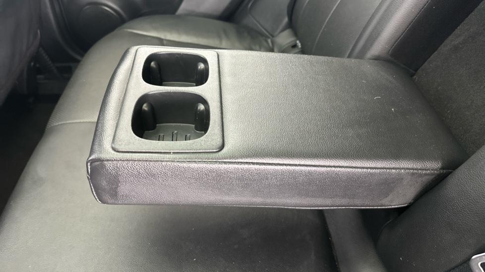 Rear Armrest/ Cup Holder