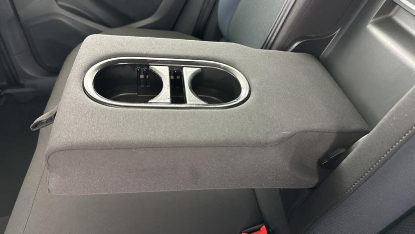 Rear Armrest/ Cup Holder