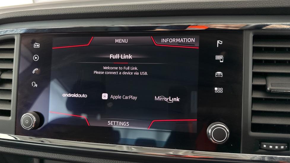 Apple CarPlay / Android Auto 