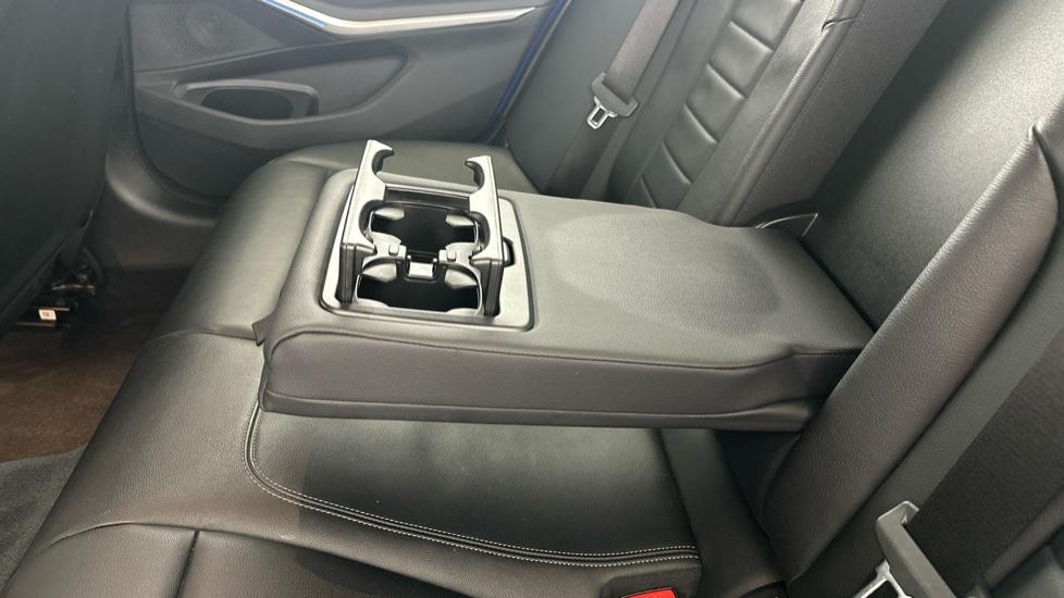 Rear Armrest/ Cup Holder