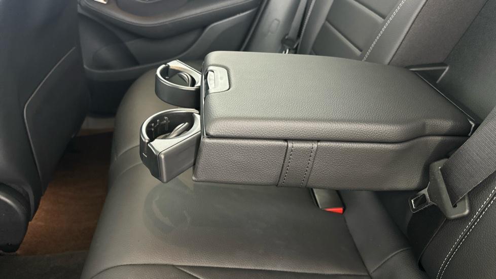 Rear Armrest/ Cup Holder