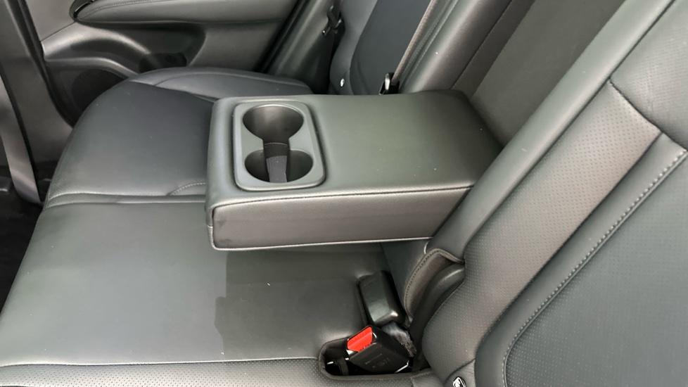 Rear Armrest/ Cup Holder