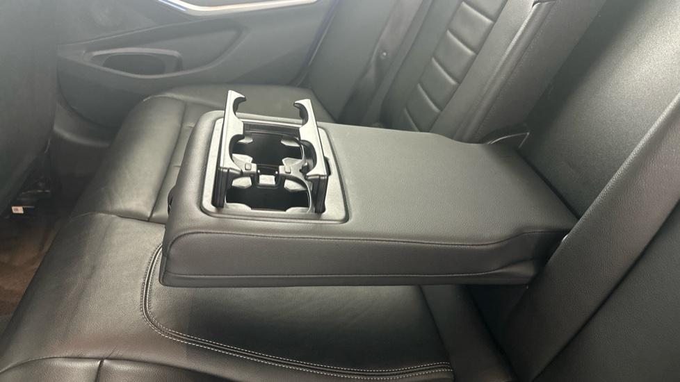 Rear Armrest/ Cup Holder