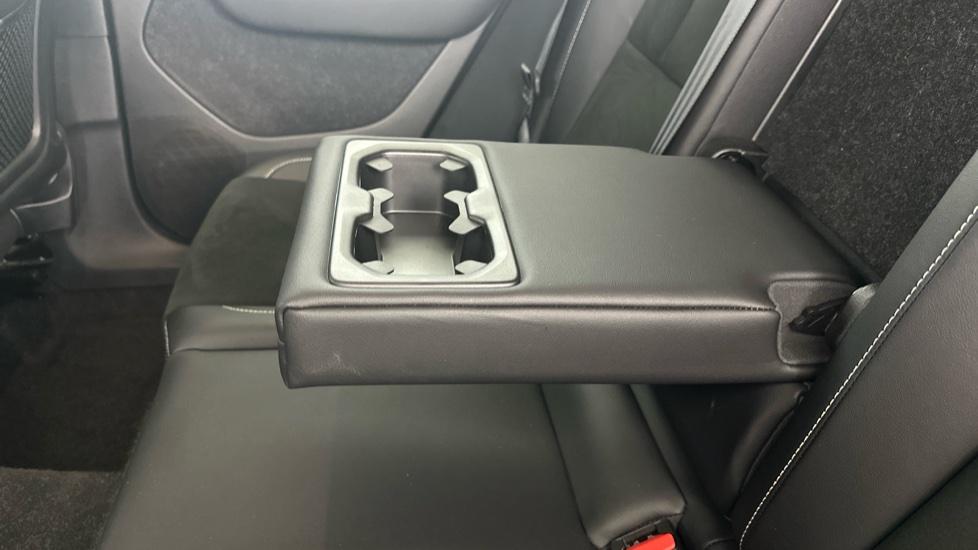 Rear Armrest/ Cup Holder