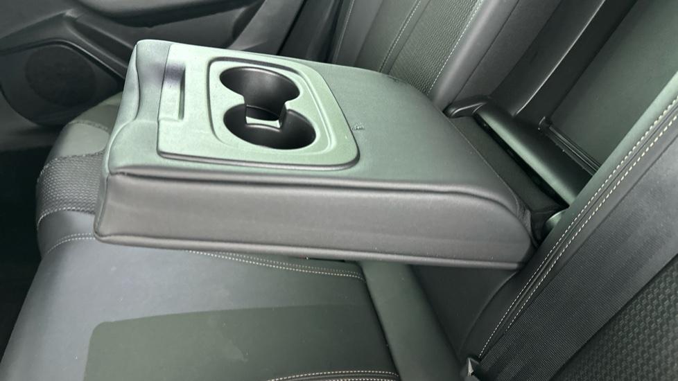 Rear Armrest/ Cup Holder