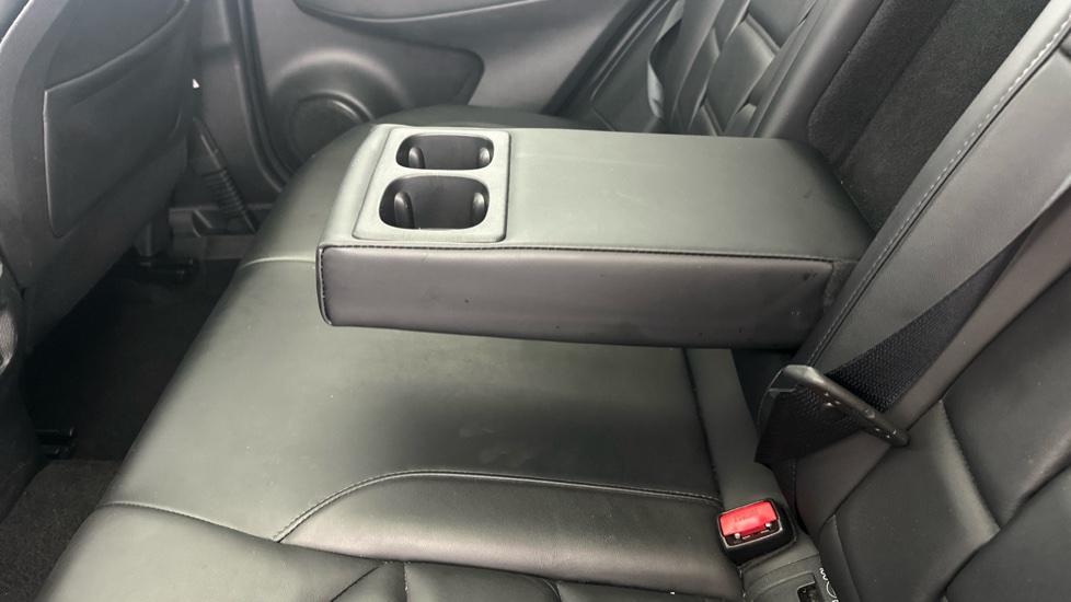 Rear Armrest/ Cup Holder