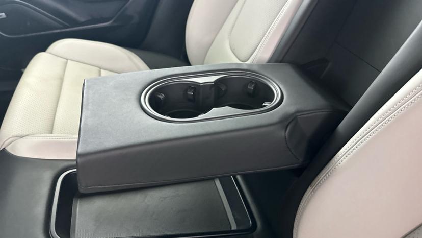 Rear Armrest/ Cup Holder