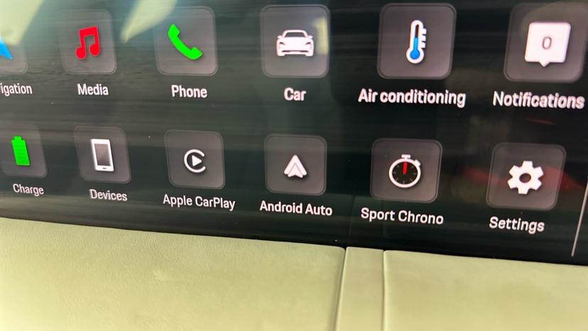 Apple Car Play & Android Auto