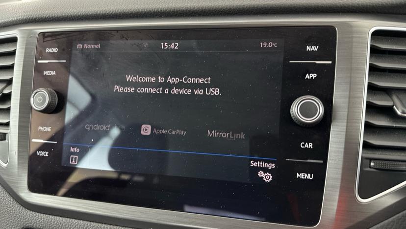 Apple Car Play & Android Auto