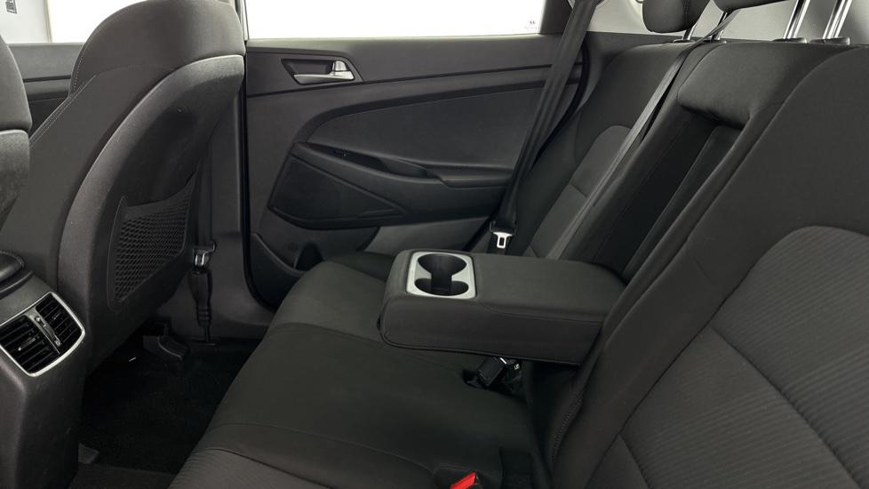 Rear Armrest/ Cup Holder