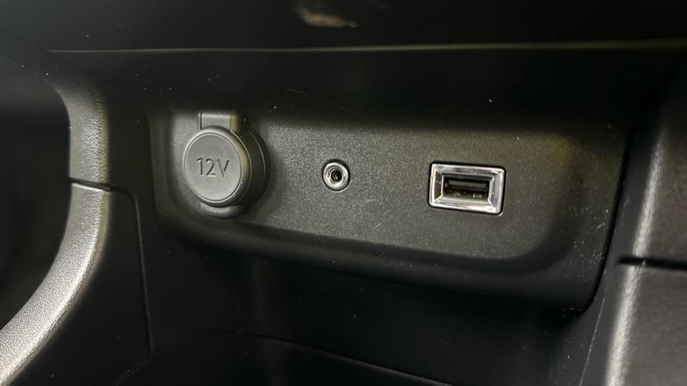 USB/AUX Connection 