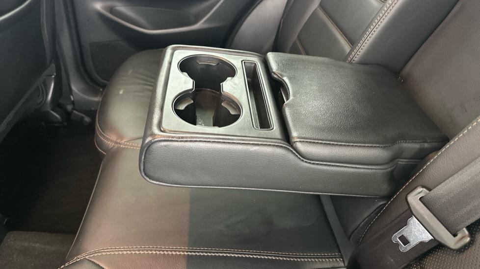 Rear Armrest/ Cup Holder