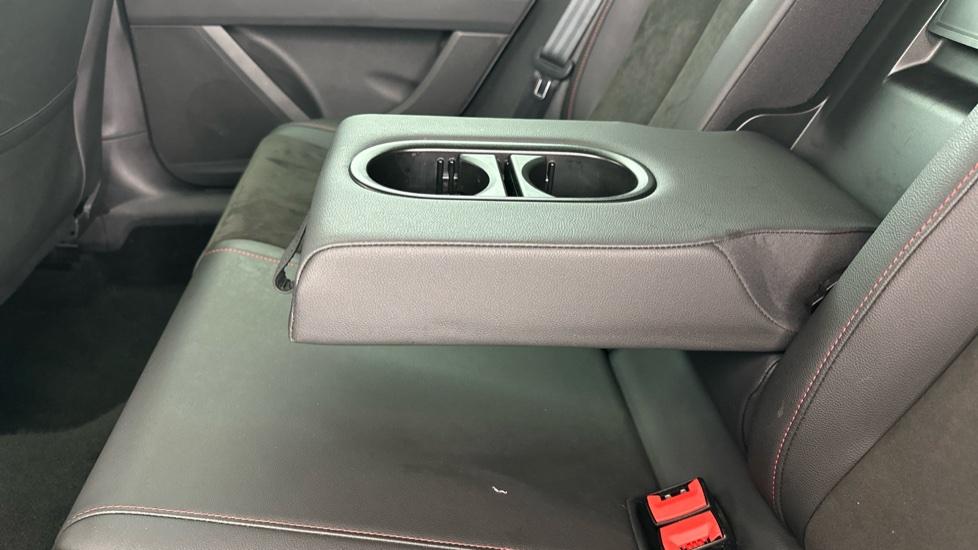 Rear Armrest/ Cup Holder