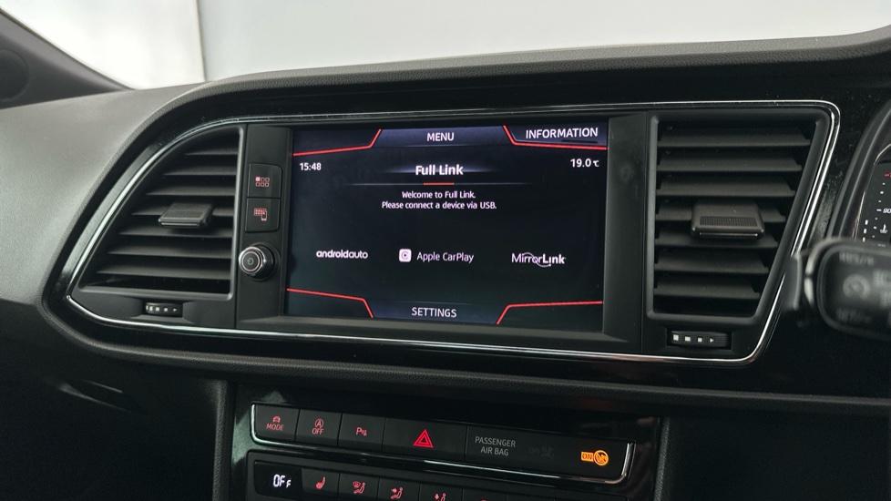 Apple CarPlay / Android Auto 