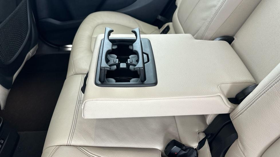 Rear Armrest/ Cup Holder