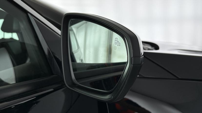 Blind spot monitoring system 