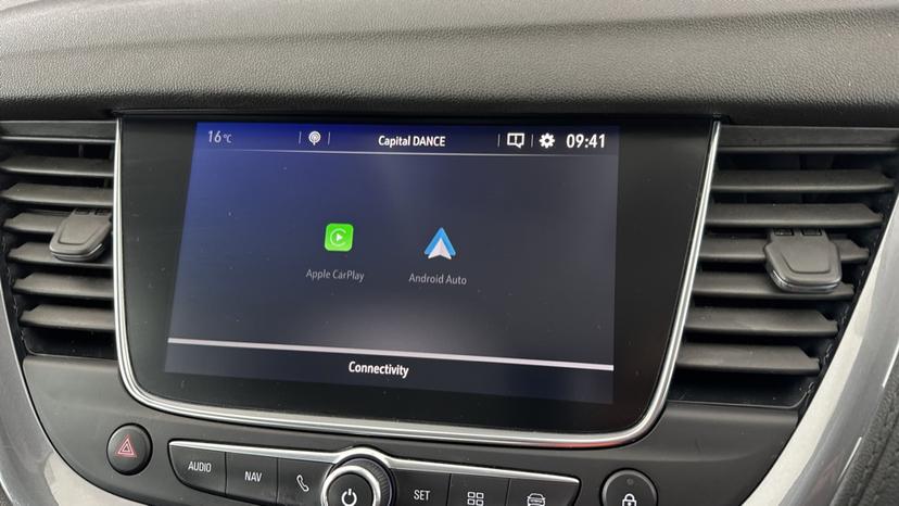 Apple CarPlay / Android Auto 