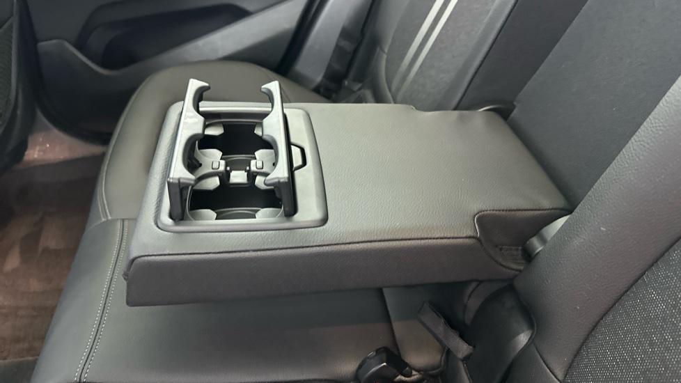 Rear Armrest/ Cup Holder