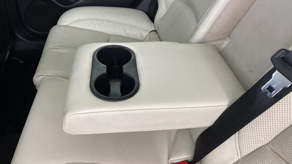 Rear Armrest/Cup Holders 