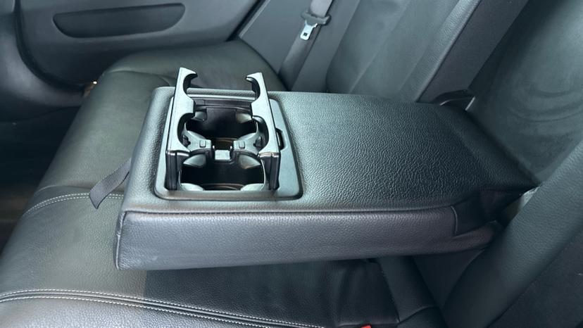 Rear Armrest/ Cup Holder