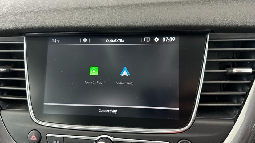 Apple CarPlay / Android Auto 