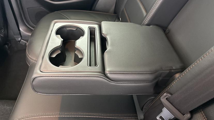 Rear Armrest/ Cup Holder