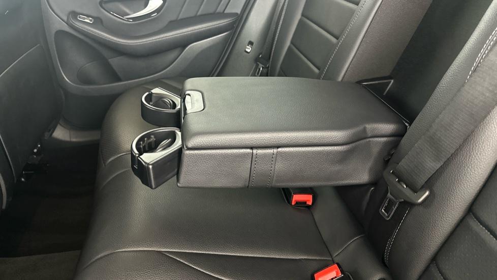 Rear Armrest/ Cup Holder