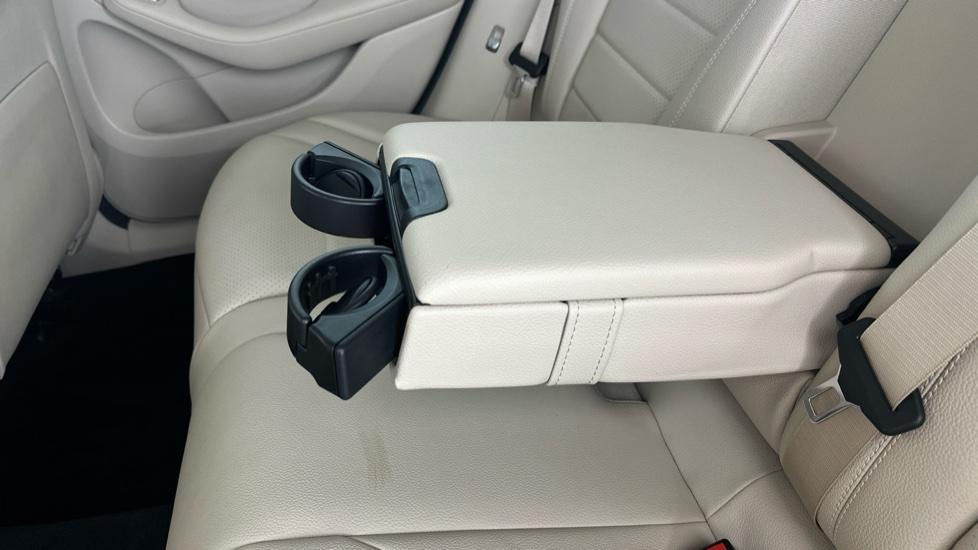 Rear Armrest/ Cup Holder