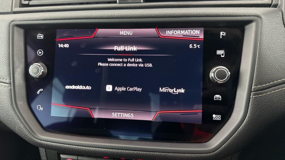 Apple CarPlay / Android Auto 