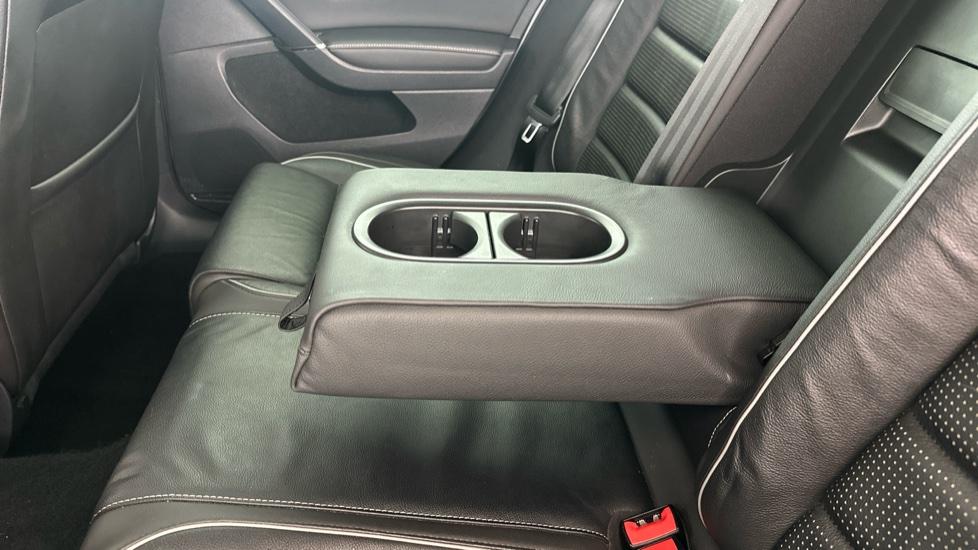 Rear Armrest/ Cup Holder