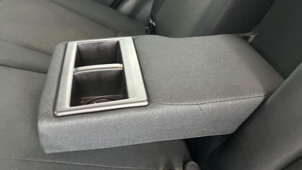 Rear Armrest/ Cup Holder