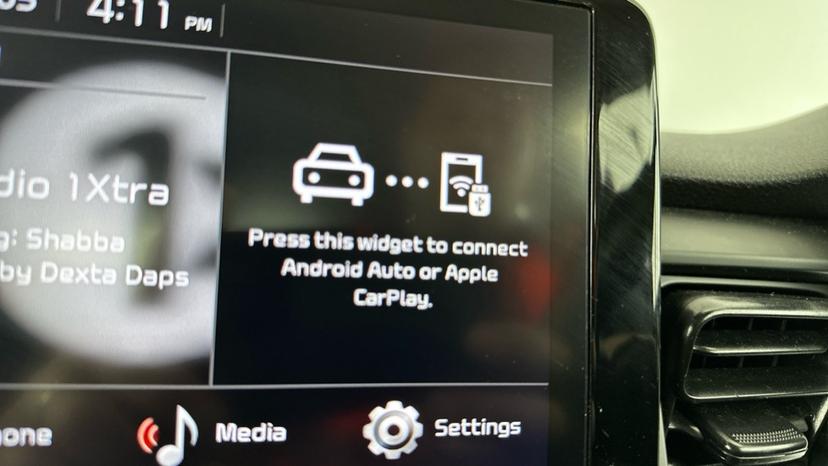 Apple Car Play & Android Auto