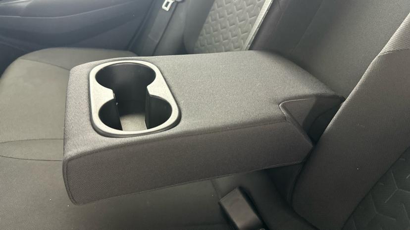 Rear Armrest/ Cup Holder