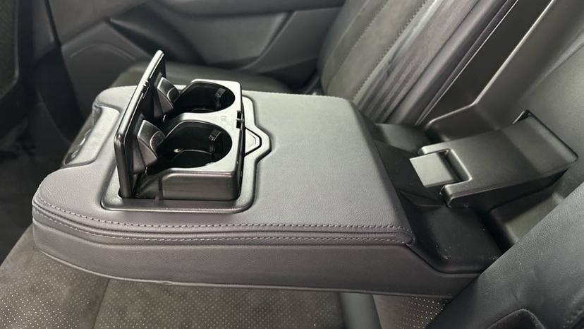 Rear Armrest/ Cup Holder