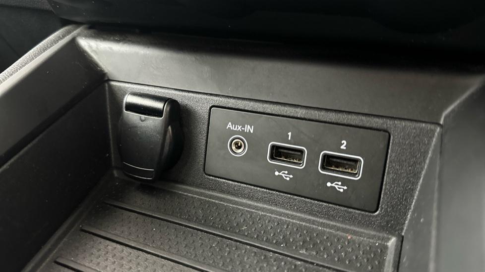 USB/AUX connection 