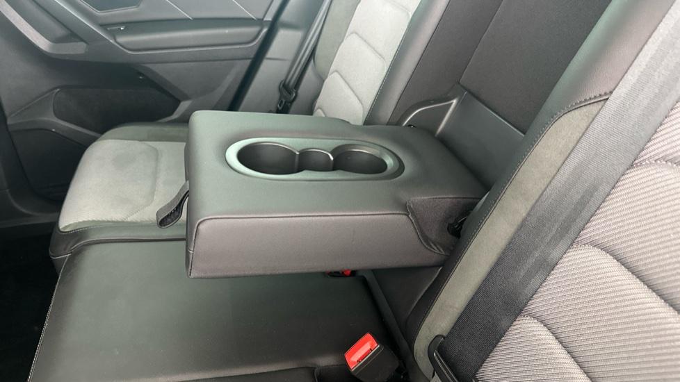 Rear Armrest/ Cup Holder