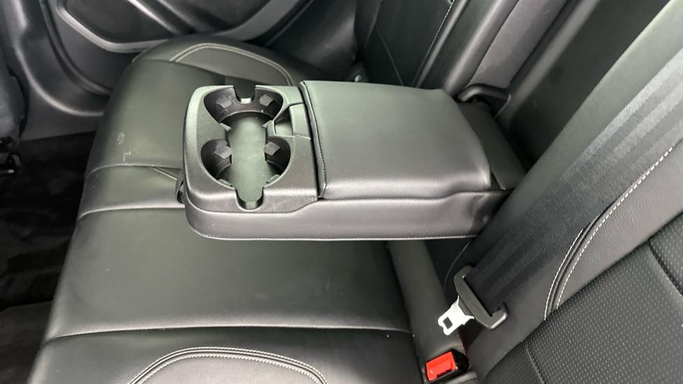 Rear Armrest/ Cup Holder