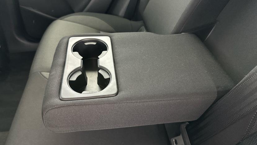 Rear Armrest/ Cup Holder