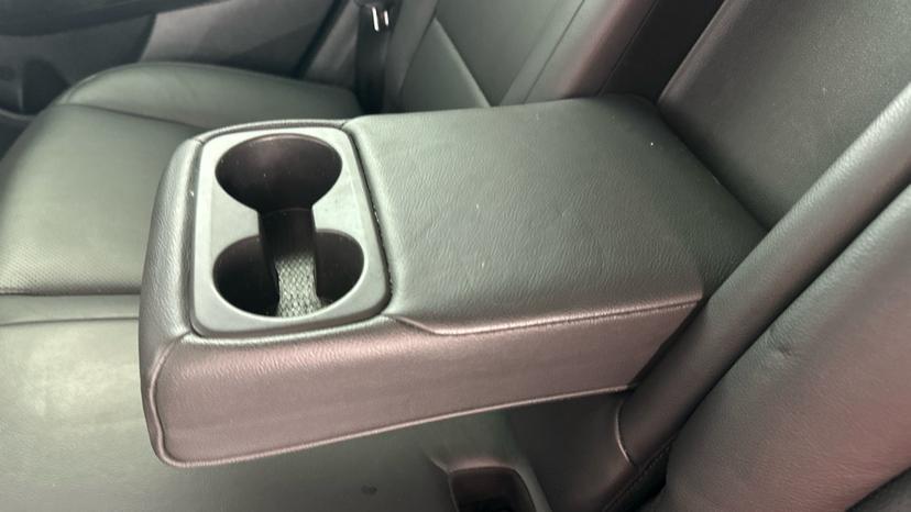 Rear Armrest/ Cup Holder